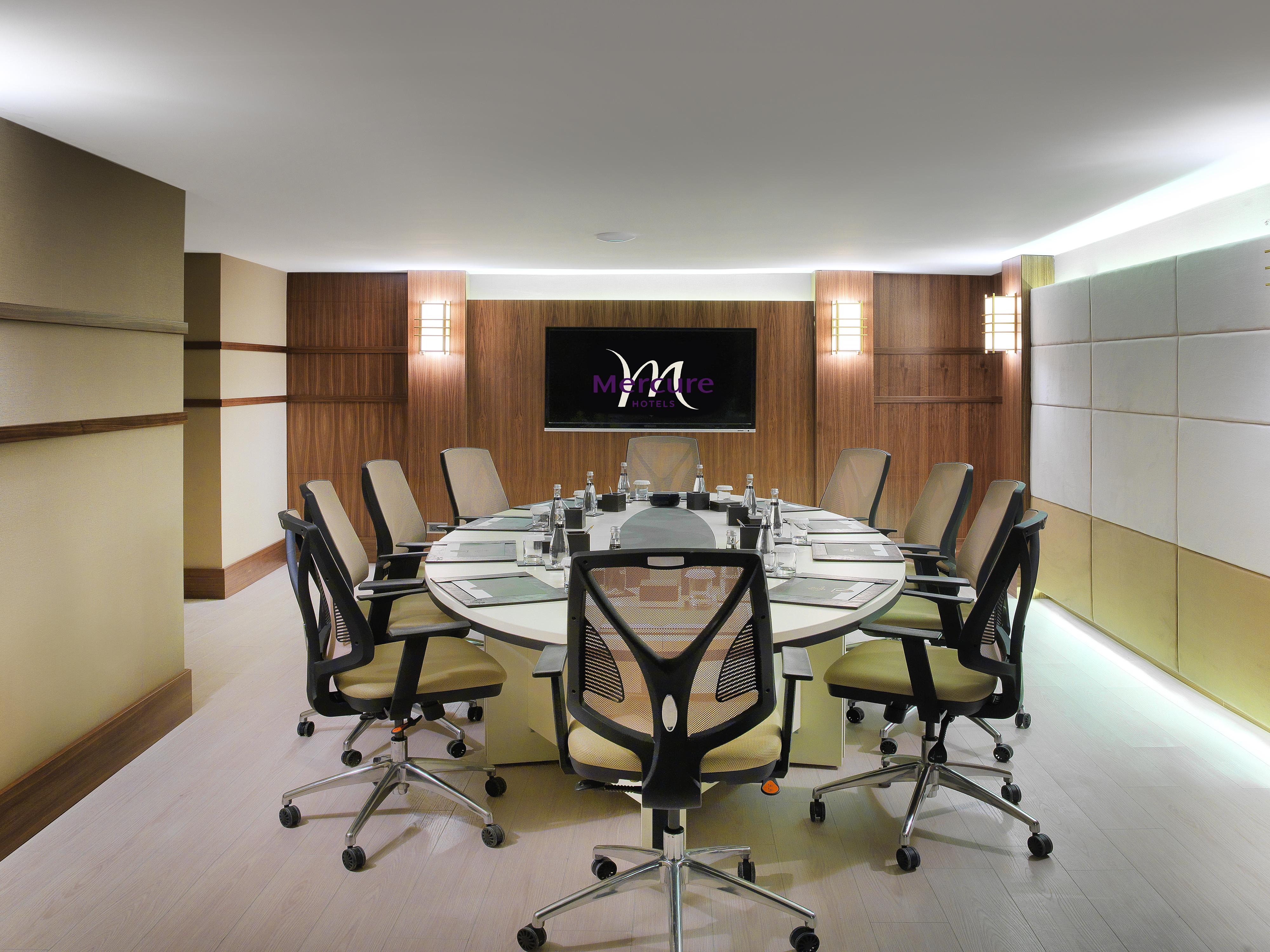 머큐어 이스탄불 보몬티 호텔 외부 사진 A meeting room at the InterContinental London
