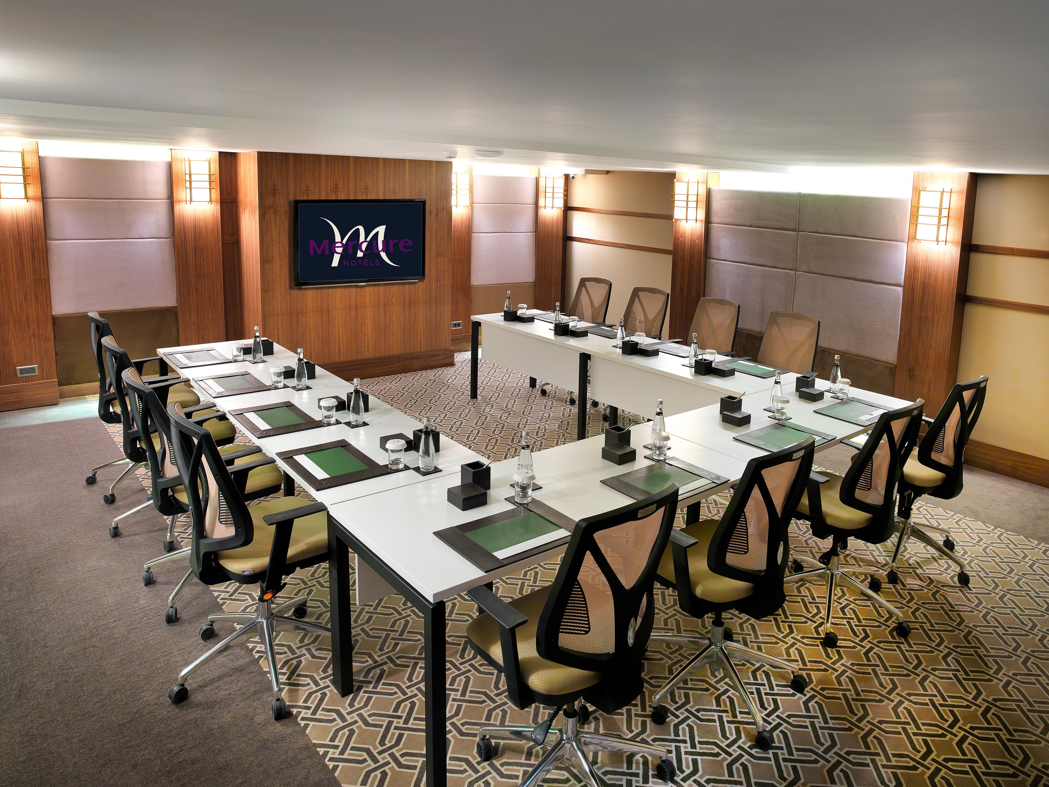 머큐어 이스탄불 보몬티 호텔 외부 사진 A meeting room at the hotel
