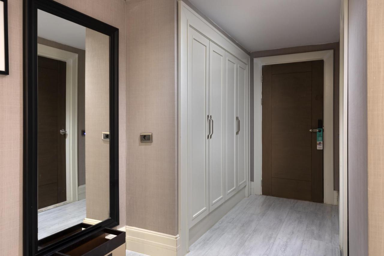 머큐어 이스탄불 보몬티 호텔 외부 사진 A rendering of a hotel room