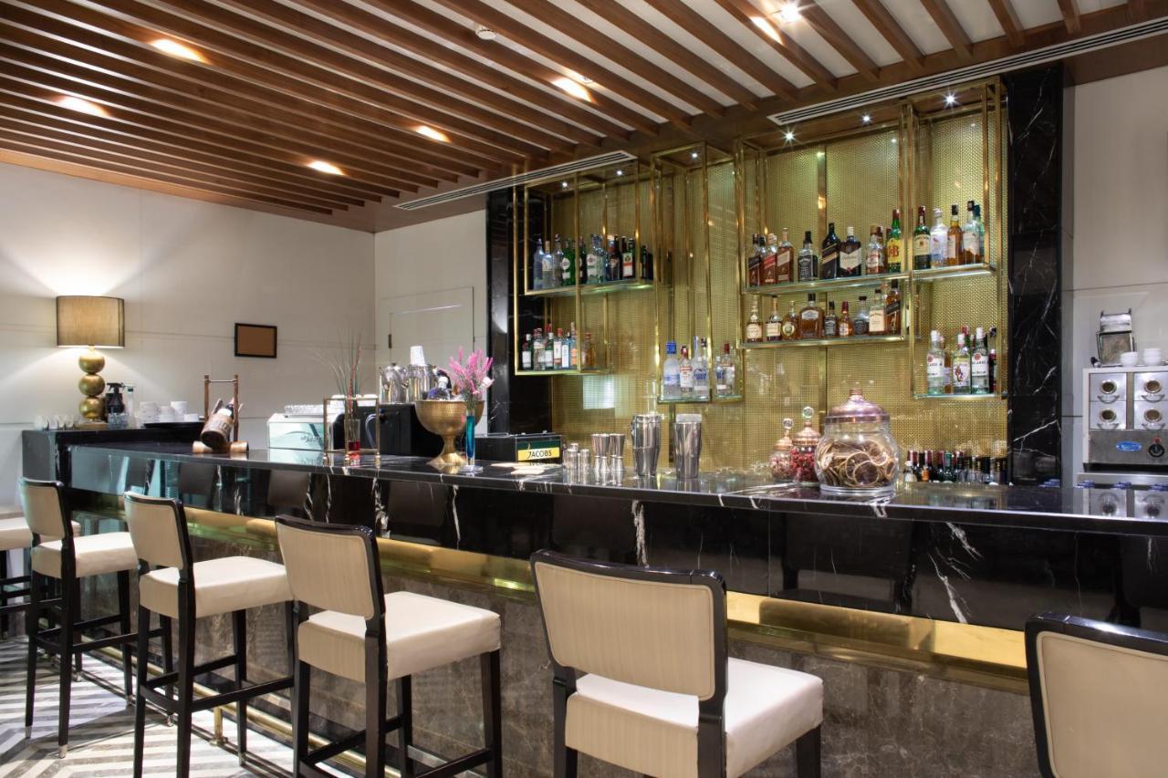 머큐어 이스탄불 보몬티 호텔 외부 사진 The bar at the lobby
