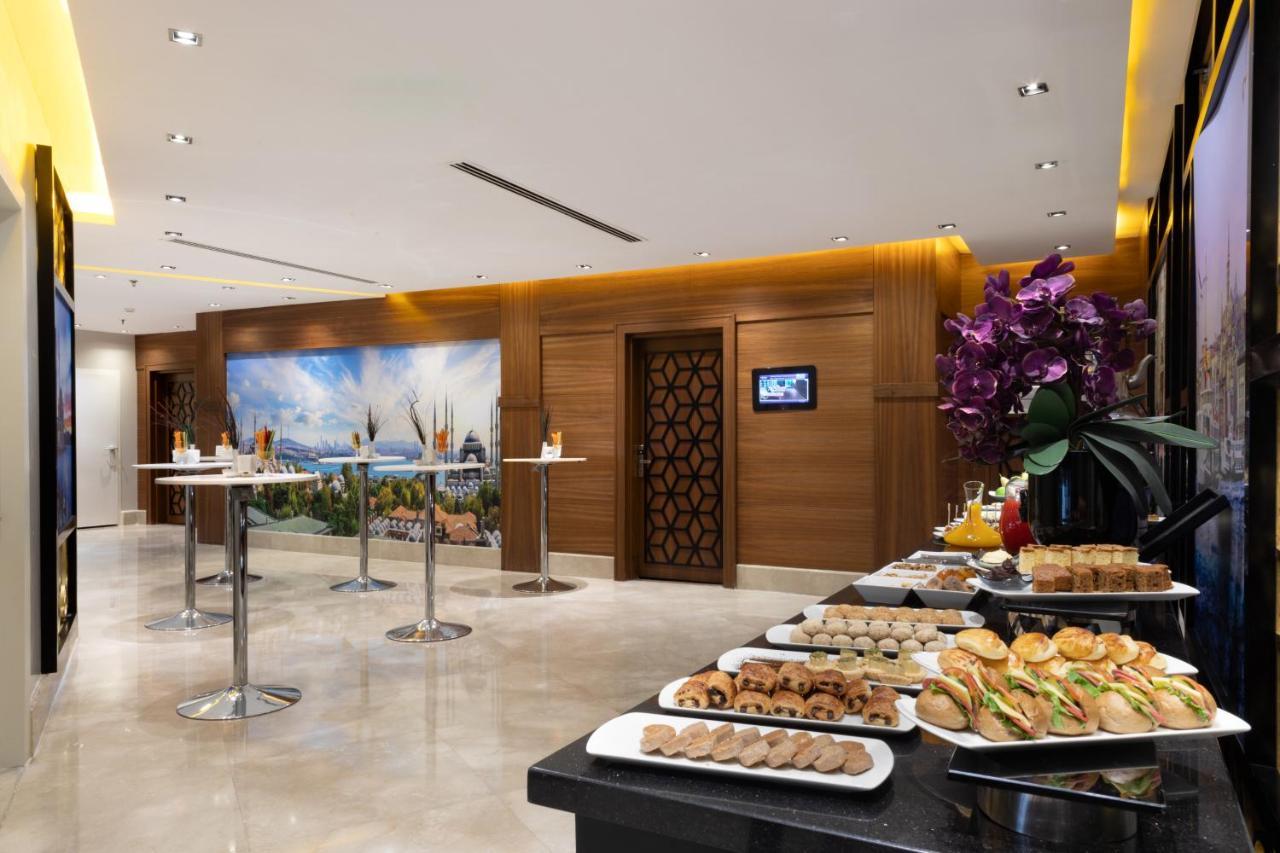 머큐어 이스탄불 보몬티 호텔 외부 사진 The lounge at Istanbul Atatürk Airport