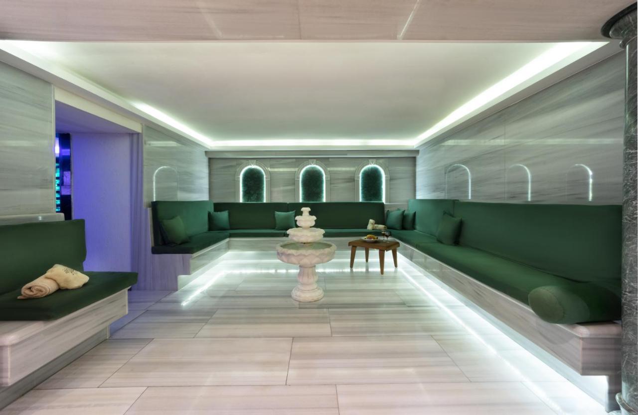 머큐어 이스탄불 보몬티 호텔 외부 사진 Turkish bath at the Four Seasons Hotel, Istanbul