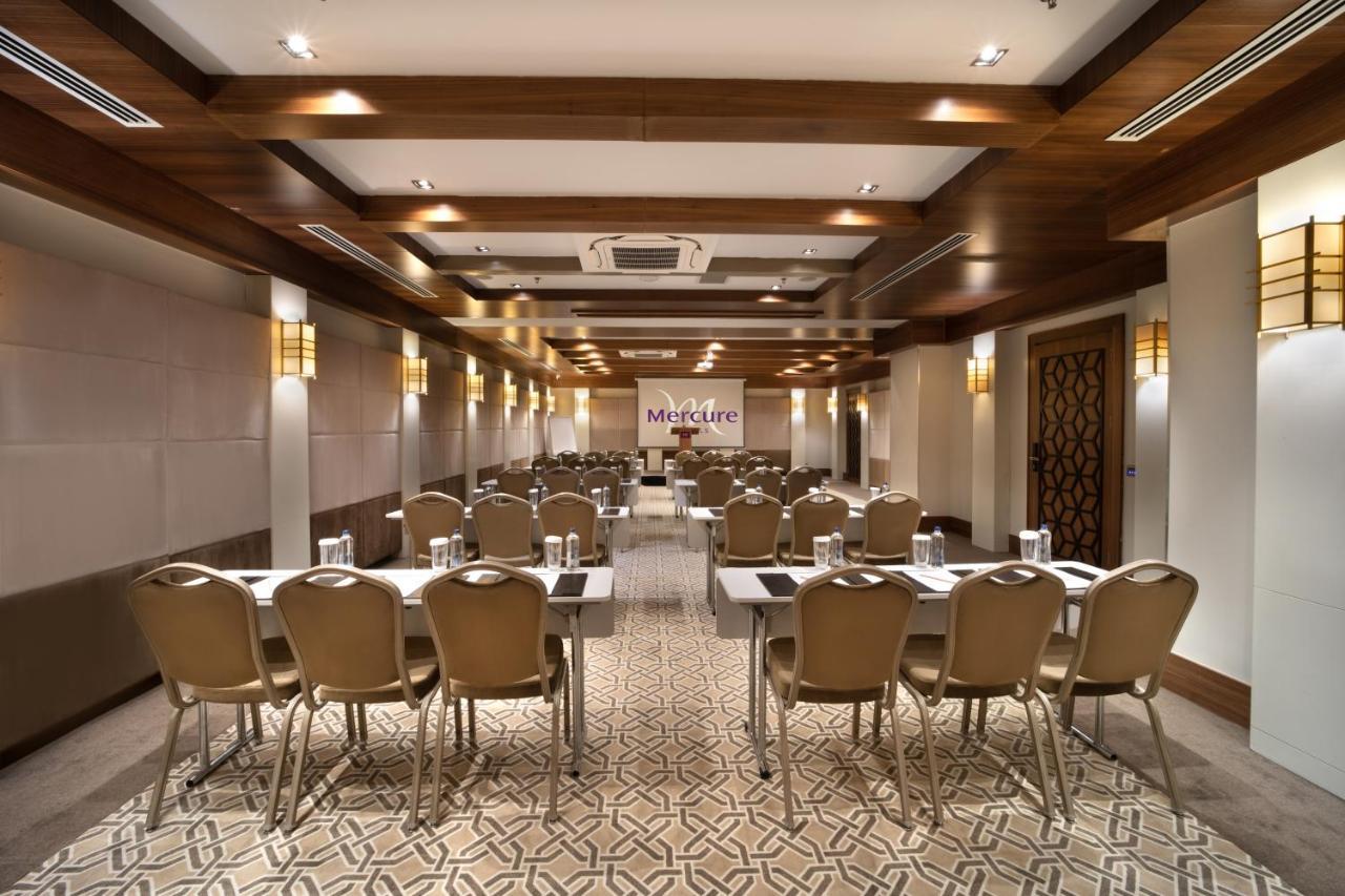 머큐어 이스탄불 보몬티 호텔 외부 사진 Meeting room at Mercure Hotel, Hyderabad