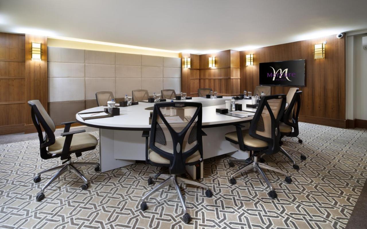 머큐어 이스탄불 보몬티 호텔 외부 사진 A meeting room at the hotel